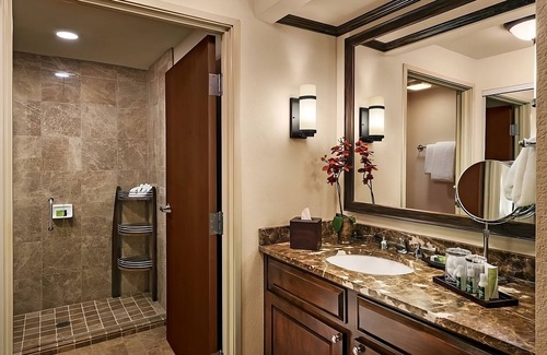 Gainey Village Villas Hotel | Indulge in Home Like Comfort! Short Drive to Desert Botanical Gardens, w/Pool!