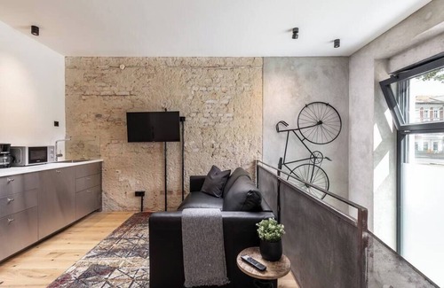 Weissensee Apartment | Industrial 57sqm 3room maisonette apt near center