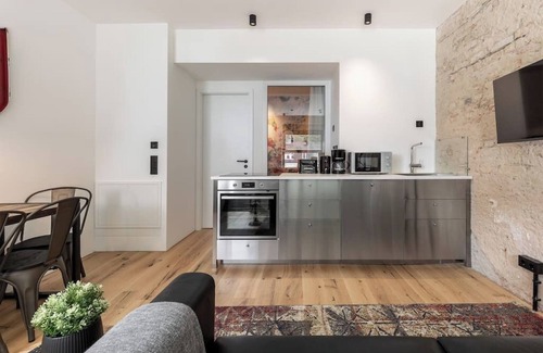 Weissensee Apartment | Industrial 57sqm 3room maisonette apt near center