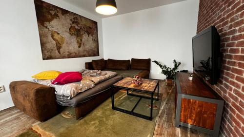 Banska Bystrica Apartment | Industrial Apartment I 24hr Self Check-in I Free Parking & Coffee