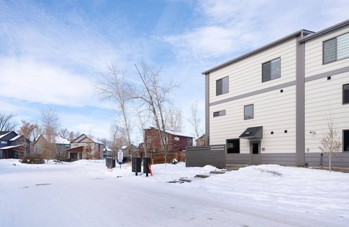 Four Corners Condo | Industrial Retreat Where Recreation Abounds! Dogs OK, Pool Table, BBQ & More!