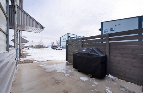 Four Corners Condo | Industrial Retreat Where Recreation Abounds! Dogs OK, Pool Table, BBQ & More!