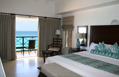St. Lawrence Gap Resort | Infinity On The Beach