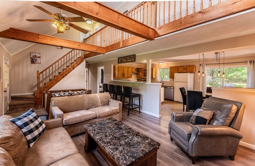 Albrightsville House | Inn Kognito 4 Modern Farmhouse, Fireplace, HOT TUB, Sauna, Fire Pit, game room