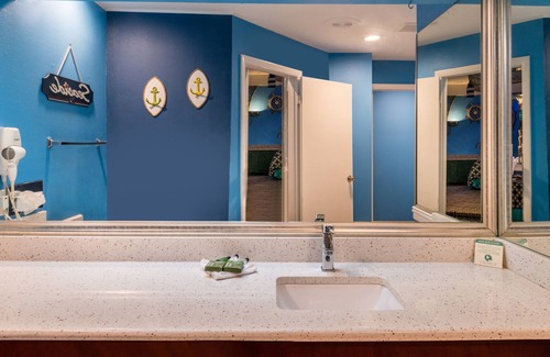 Trevose Hotel | Inn of the Dove Romantic Suites with Jetted Tub & Fireplace