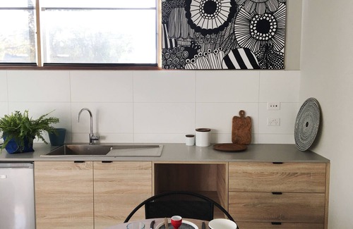Footscray Apartment | Inner city garden studio in the heart of Footscray