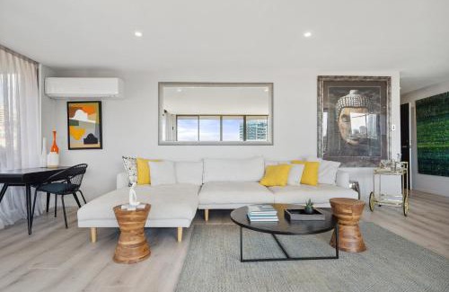 Woolloomooloo Apartment | Inner City Harbour Views With Parking