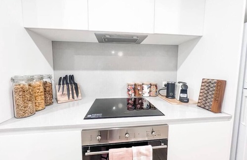 Reid Apartment | Inner City | Pool | Parking | Self check-in | Pets