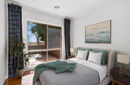 Turner Apartment | Inner North Elegance Premier Turner Living 2 Bed, 2 Bath Townhome