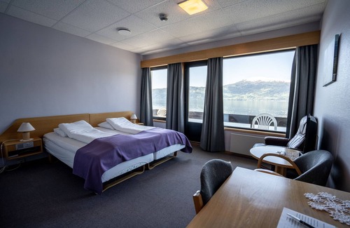 Innvik Hotel | Innvik Fjordhotel - Misjonheimen