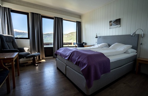 Innvik Hotel | Innvik Fjordhotel - Misjonheimen