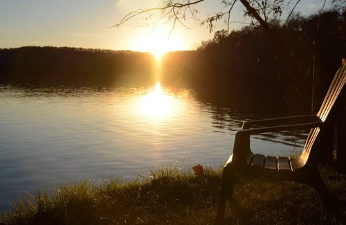 Camdenton Cottage | Inside the Premier Old Kinderhook Golf Resort, Pet Friendly and Free Kayaking!