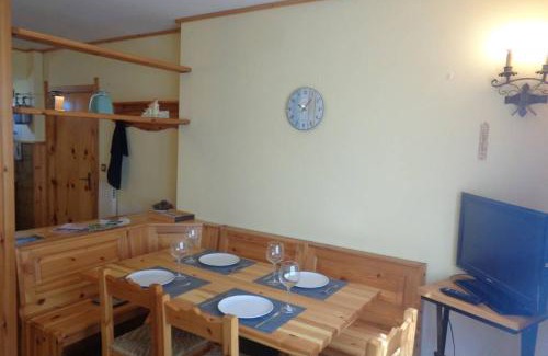 Villaggio al Pino Apartment | Intero appartamento in stile montagna