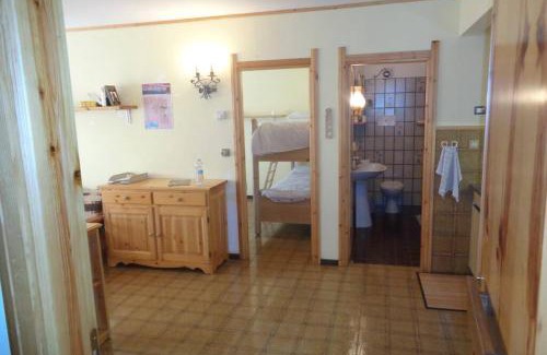 Villaggio al Pino Apartment | Intero appartamento in stile montagna