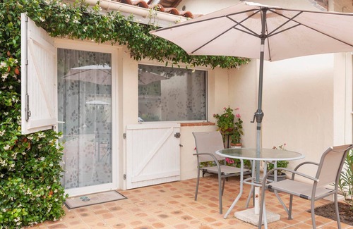 Gueyze House | Intimate and Soothing "Jasmin" Room