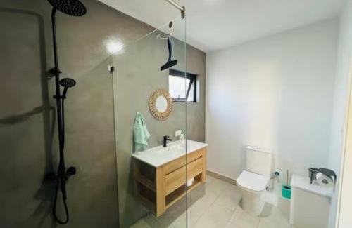 Albion Villa | Into the Sea - Modern Home Close to the Beach