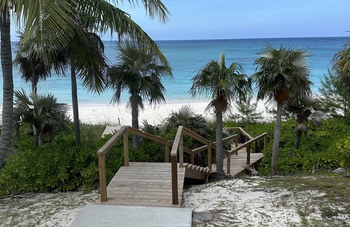 Winding Bay House | Introducing a private paradise in the tropical wonderland Double Bay Bahamas.
