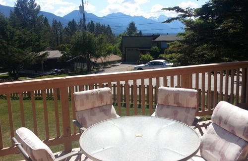 East Kootenay House | Invermere 4 Br Mtn/Lake View Home! Walk to Beach/Town*Aug $199/Nt; Sept $149/Nt*