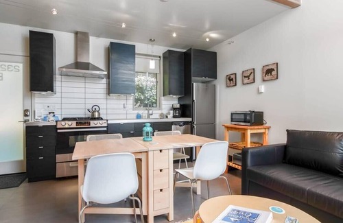 Belmont Apartment | #InvestREPM Buckman Spacious Modern Rowhouse
