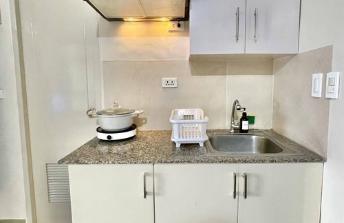 Mandaluyong Apartment | Inviting 2-Bed Apartment in Mandaluyong