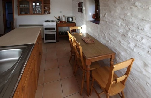 Newcastle Emlyn Cottage | Inviting 2-bed Cottage in Newcastle Emlyn