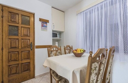 Mareda Apartment | Inviting 3-Bed Apartment in Novigrad