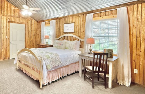 Montgomery House | Inviting 3-bedroom Guest House in Historic Downtown Montgomery