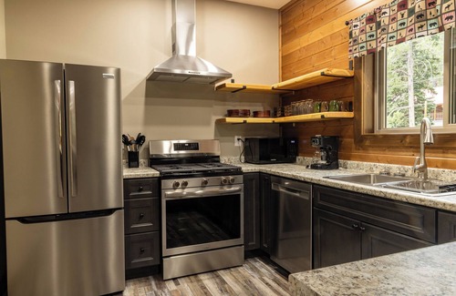 Cooke City-Silver Gate Cabin | Inviting 3-Bedroom Retreat with Mountain Views – Minutes from Yellowstone’s Northeast Entrance
