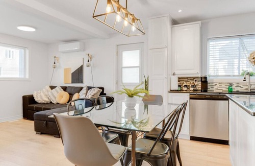 Hull Apartment | Inviting and Cozy Gem Prime Location and EV Parking