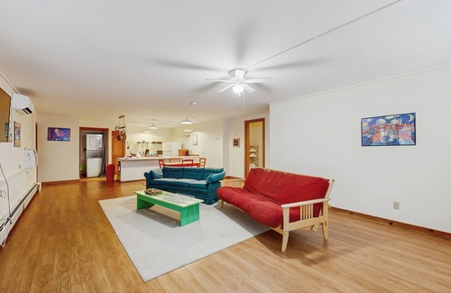 Bar Harbor Apartment | Inviting apartment near downtown and Acadia National Park - dog-friendly