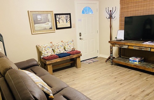 Eastern Division Apartment | Inviting Comfortable Eclectic 2 Bedroom Apt