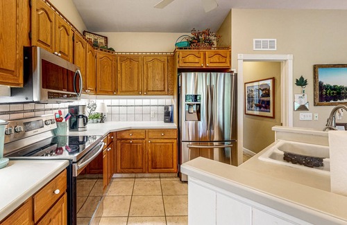 Bell House | Inviting, dog-friendly homes & bungalow with water views & boat ramp