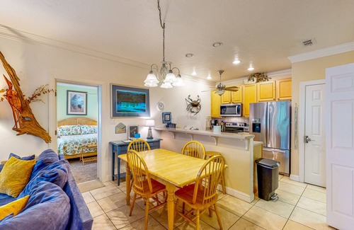 Bell House | Inviting, dog-friendly homes & bungalow with water views & boat ramp