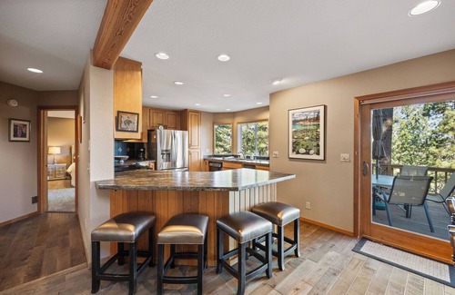 Truckee Cabin | Inviting Northstar Escape | Private Hot Tub | HOA Pool and Tennis | 10 Minutes to Tahoe