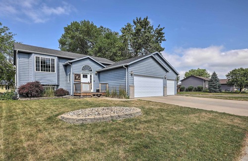 Buffalo Ridge House | Inviting Sioux Falls Home ~ 5 Mi to Downtown!