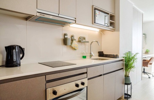 Nunoa Apartment | Inviting Studio in Vibrant Nunoa 2 Guests