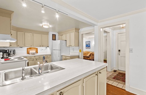 Tasley House | Inviting Waterfront Cottage on Cedar Creek