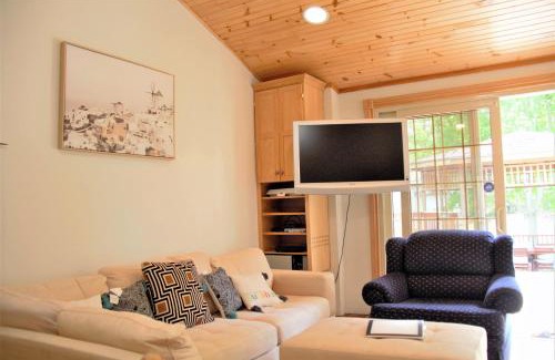 Lambton Shores House | Ipperwash Bliss: Gated, Hear the wave, Sleep 7
