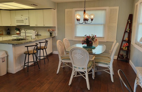 Independence Square Condo | IRB Island Cottages Upper Cottage 300 Gulf blvd. Indian Rocks Beach FL