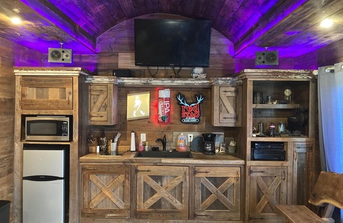 Harvey County Cabin | Iron Horse Lakes - remote getaway near Wichita, Newton and Hutchinson, KS