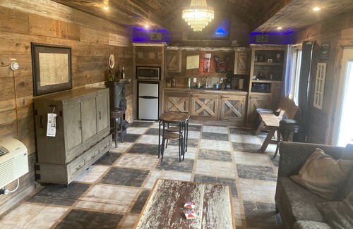 Harvey County Cabin | Iron Horse Lakes - remote getaway near Wichita, Newton and Hutchinson, KS