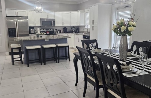 Adelaide House | Island Getaway Near Albany and Lyford Cay Resorts, Marinas and Golf Courses