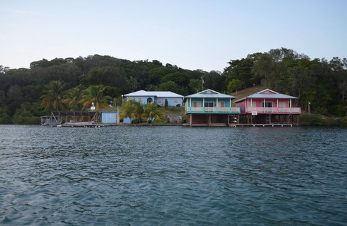 Jonesville Cabin | !Island Getaway Or Family Vacation Fun on Roatan! Hillview Mermaid Cabin.