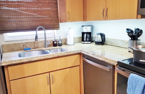 Singer Island Apartment | Island life 2 br 2-ba walk 2 beach, Snorkel & Surf