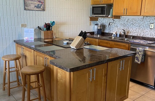 Punaluu Condo | Island Life Retreat-Ocean Front-Beach Access