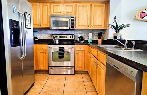 Ono Island Condo | Island Oasis - Dog Friendly- Steps to the Beach