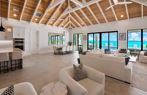 Tar Bay House | Island Time - Brand New 4 bedroom Luxury house right on the Beach!