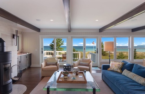 Empire House | Island View - Beautiful Cottage on Lake Michigan