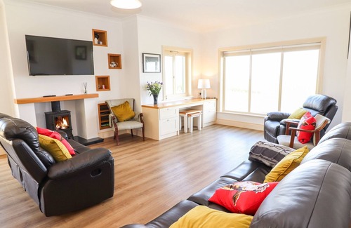 Castlegregory Cottage | ISLAND VIEW, family friendly in Castlegregory, County Kerry