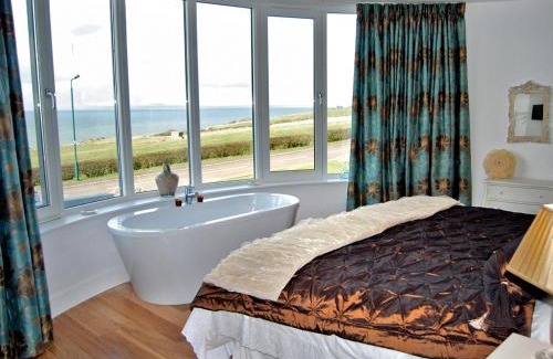 Ayr House | Island View